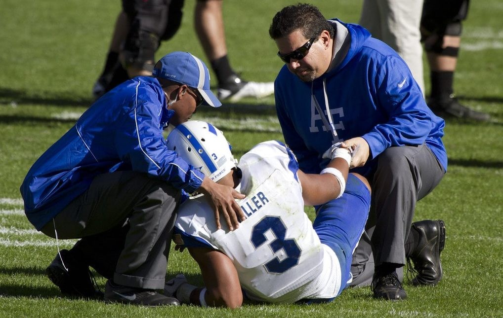 Are Knee Pads Mandatory in College Football? Safety & Performance Insights