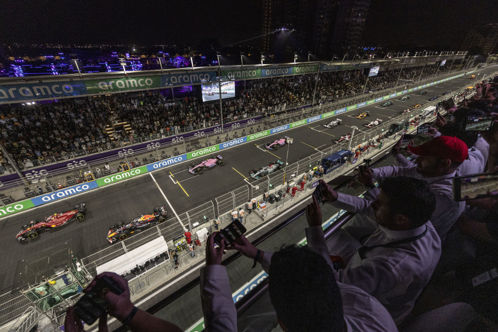 Secure the Cheapest F1 Paddock Club Tickets and Maximize Your Race Day