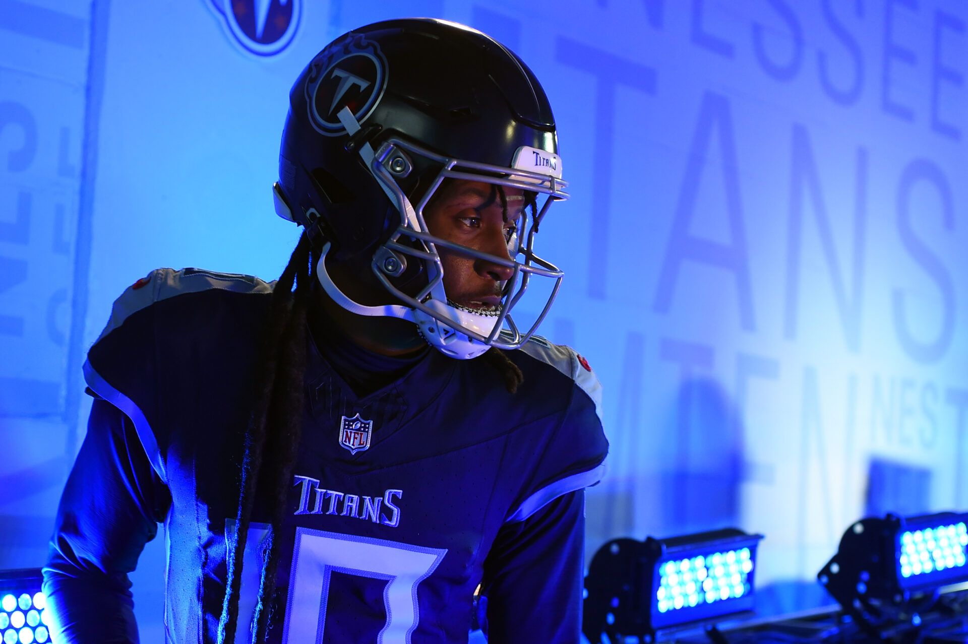 DeAndre Hopkins or Raheem Mostert: Expert Fantasy Football Advice for 2024 Draft