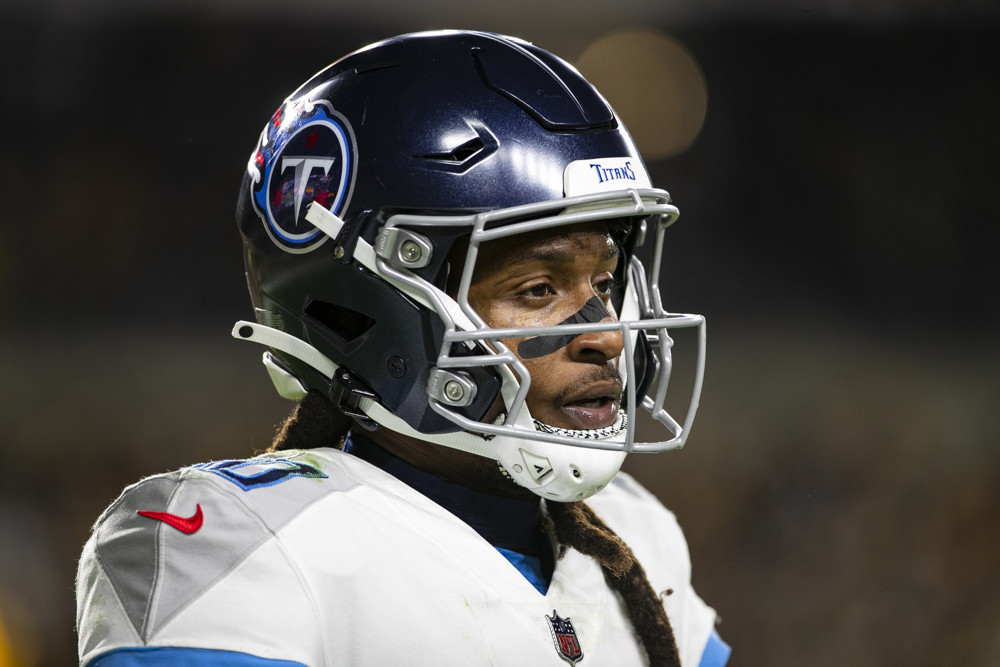 DeAndre Hopkins or Raheem Mostert: Expert Fantasy Football Advice for 2024 Draft