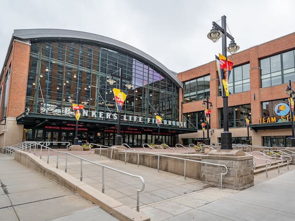 Affordable Hotels Close to Indiana Pacers Stadium – Book Now!