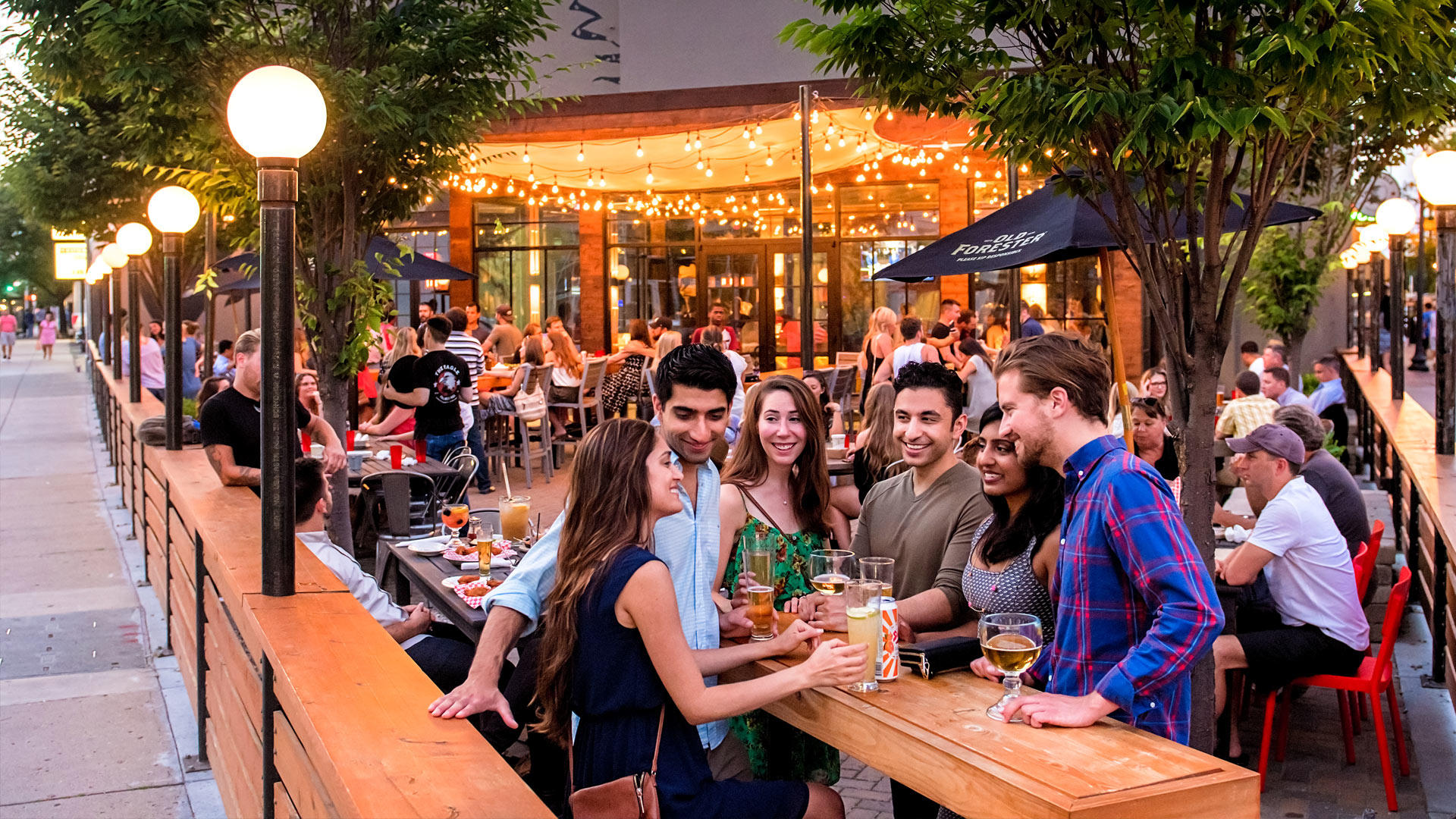 Top Dining Spots Near Gainbridge Fieldhouse Indy: Restaurants You Must Try