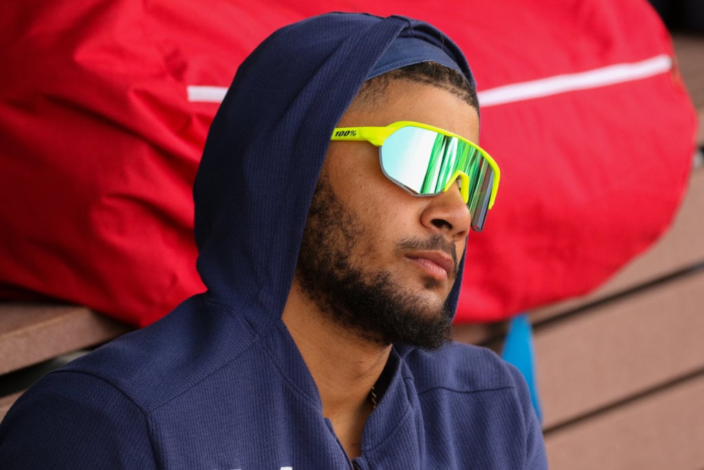 What are those popular sunglasses for football players? Here are the hottest shades worn by pros!