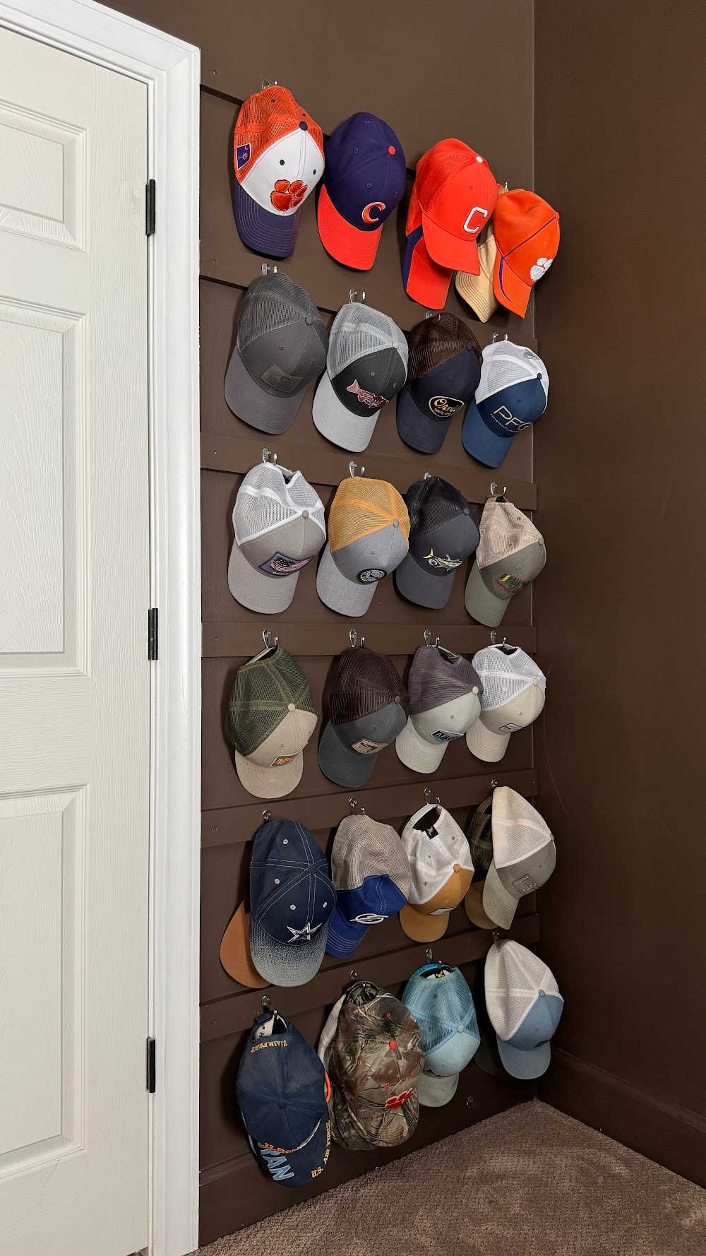 Step by Step: How to Display Baseball Hats Organized