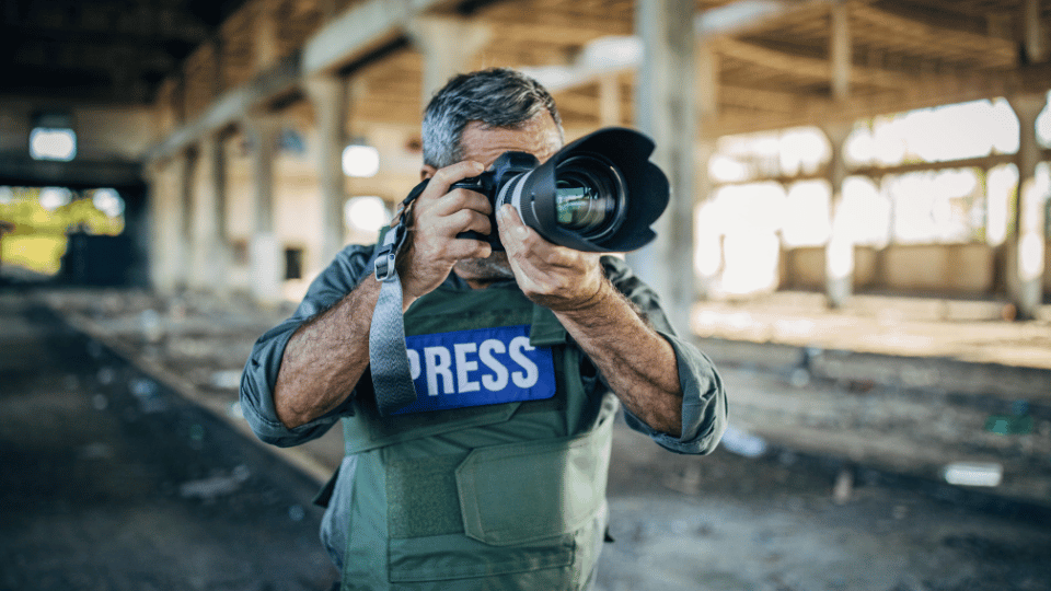 How much do NBA photographers make? Learn about their pay, perks, and more!