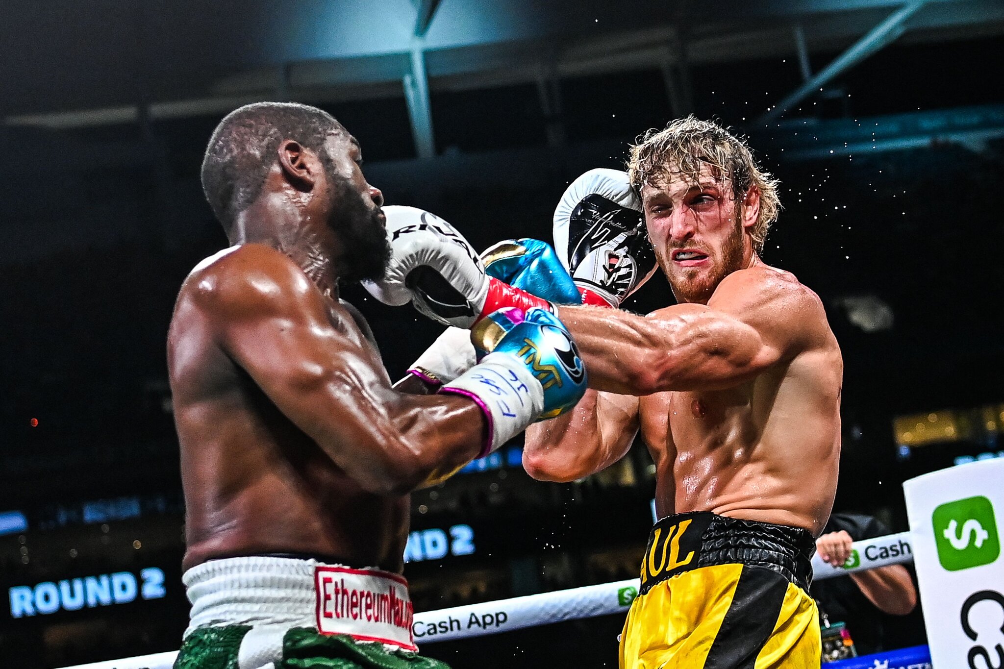 How Much Does Floyd Mayweather Make Per Fight? (Get the Latest Fight Purse Details!)